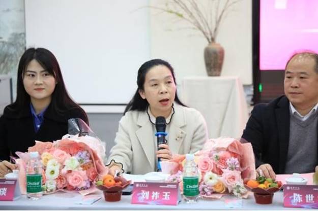 https://www.yibinu.edu.cn/__local/2/BC/81/F01895D504B31D2A7E6A0135B06_83921E3F_81EA.jpg